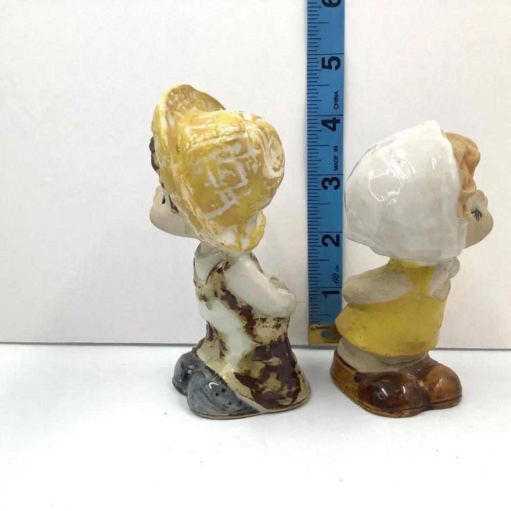 Boy Kissing Girl Yellow Salt‎ and Pepper Shakers Gift Ceramic Vintage
